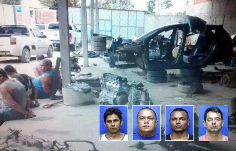 Os policiais descobriram o local de desmanche dos veículos
