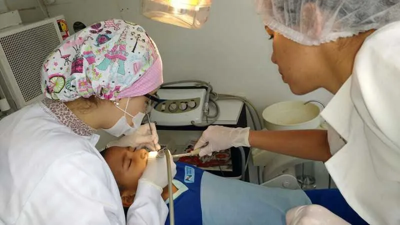 >> Para realizar atendimentos, dentistas utilizam Odontomóvel