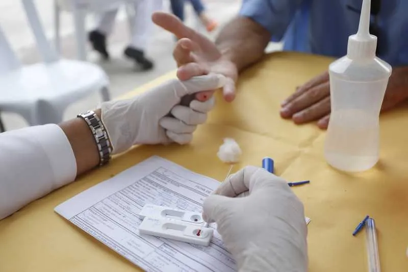 >> De acordo com relatório internacional, 15 mil pessoas morreram de Aids em 2015 no Brasil