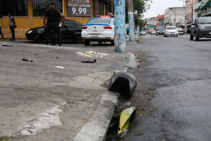 Impresso- PM morre em acidente de moto no Camarão. Rafael A. Vieira, de 28 anos.