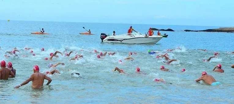 Projeto Natação no Mar de Rio das Ostras faz aniversário, organiza shows de música e realiza prova comemorativa