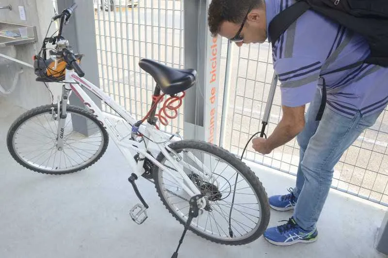 O primeiro equipamento foi instalado no Bicicletário Arariboia, também no Centro