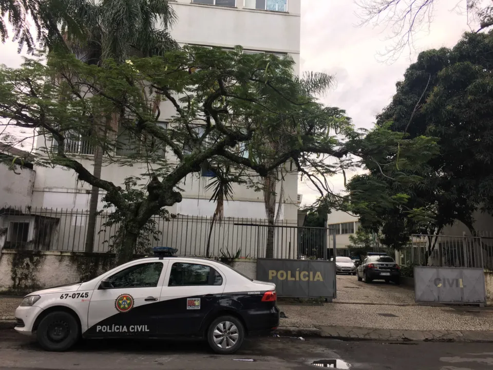 Segundo os policiais, tanto Alex quanto o outro rapaz foram executados a tiros