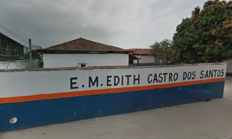 Professor leciona biologia em Escola Municipal de Cabo Frio