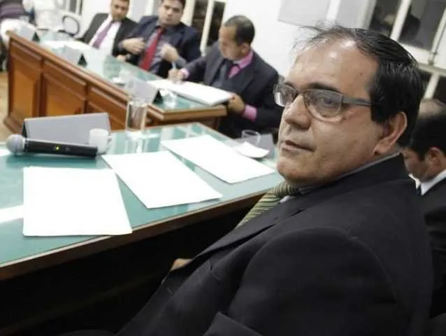 Segundo o MPRJ, ele foi denunciado pelos crimes de concussão e peculato e associação criminosa.
