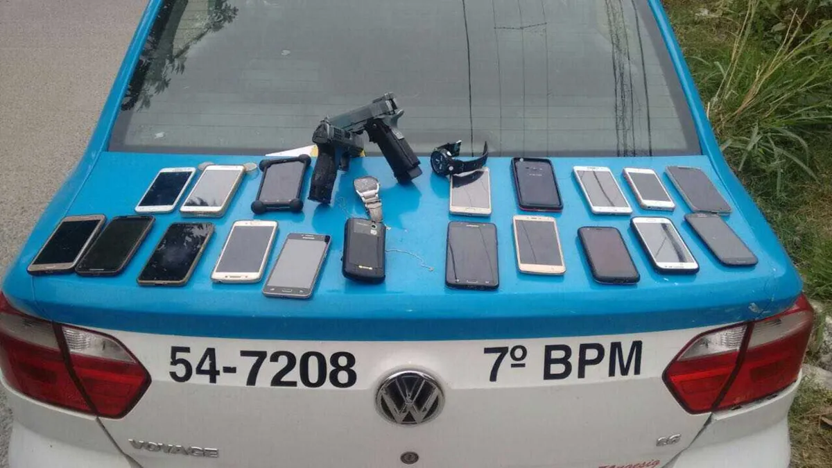Vítimas fizeram filas em duas delegacias para registrar os crimes