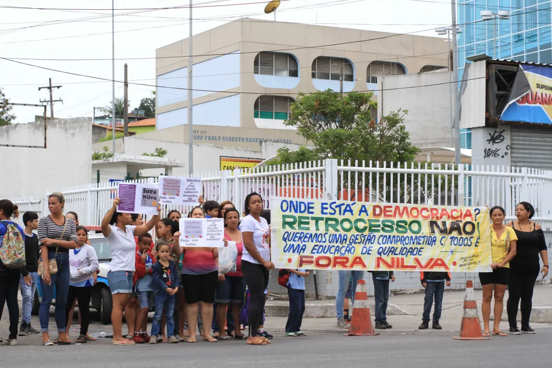 Pais protestam por volta de diretor para Ciep em SG