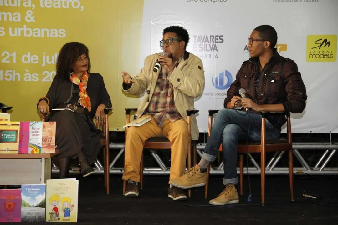 >> Os escritores Lia Vieira, Sérgio Fonseca e Milton José Júnior