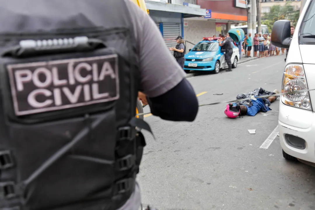 Homem tinha acabado de assaltar uma banca de jornais e foi surpreendido por um policial civil