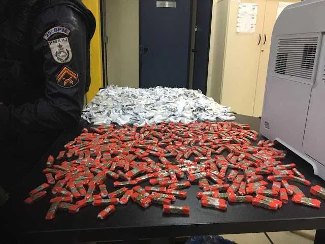 >> As drogas encontradas em J. Caiçara foram encaminhadas para a delegacia de Cabo Frio