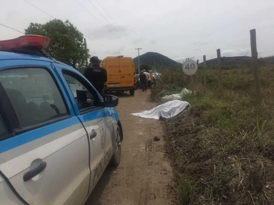 >> Corpos foram encontrados na Estrada do Lixão, em Itaboraí