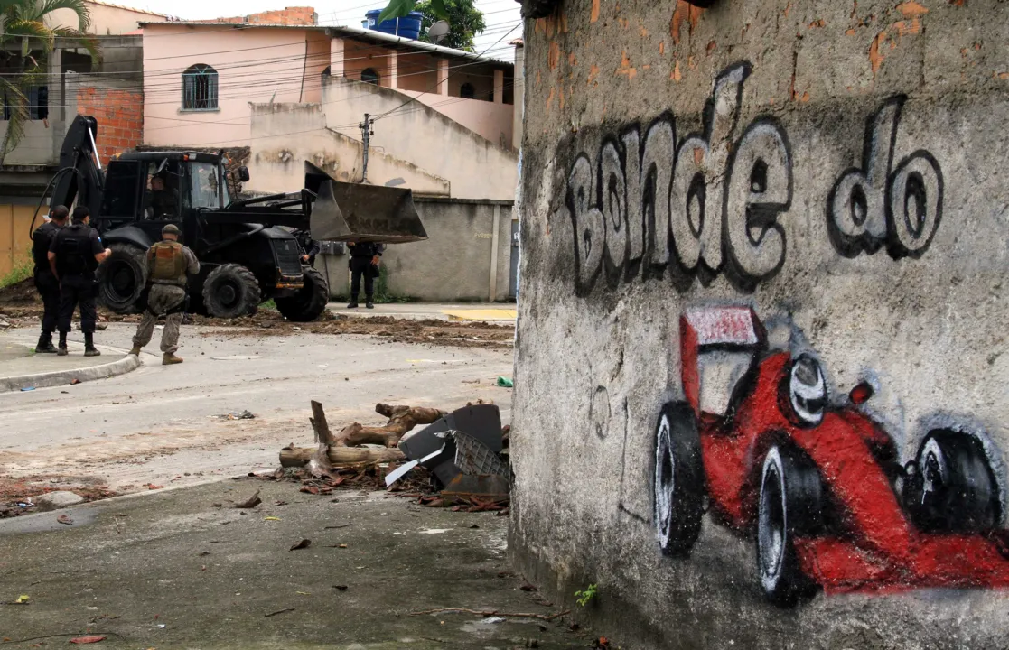 De acordo com investigações, traficantes liderados por Schumaker estariam em guerra com bicheiros