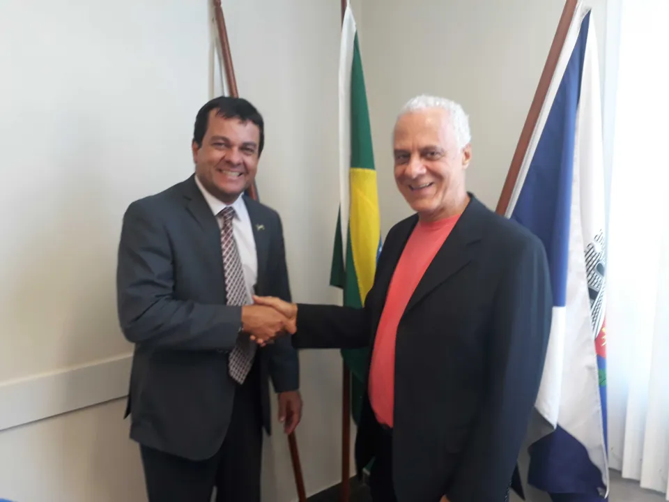 >> No lugar da vereadora, presidente Diney Marins convocou primeiro suplente Jorge Mariola