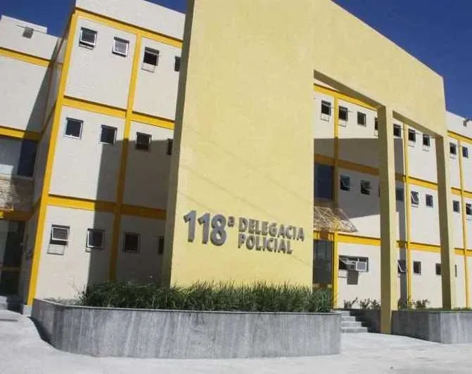 Imagem ilustrativa da imagem Padrasto é preso por estuprar enteadas de 9 e 13 anos em Araruama