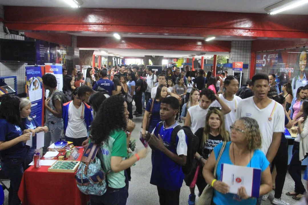 >> VII Feira Universo das Profissões recebeu cerca de 700 alunos de escolas públicas e privadas