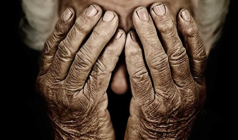 Muitas pesquisas indicam que o maior número de casos de violência contra idosos acontece dentro do ambiente doméstico
