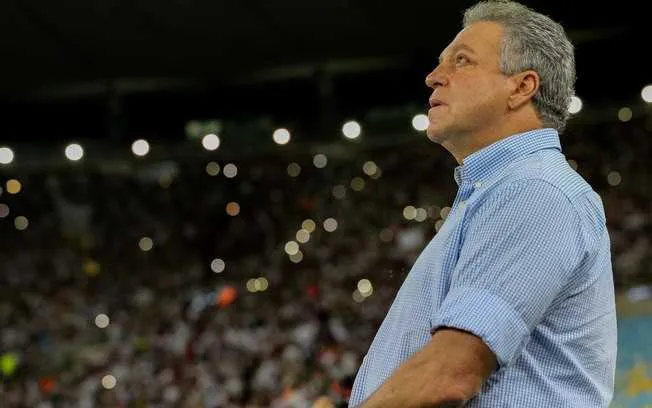 O técnico Abel Braga quer afastar de vez o risco de rebaixamento no Campeonato Brasileiro
