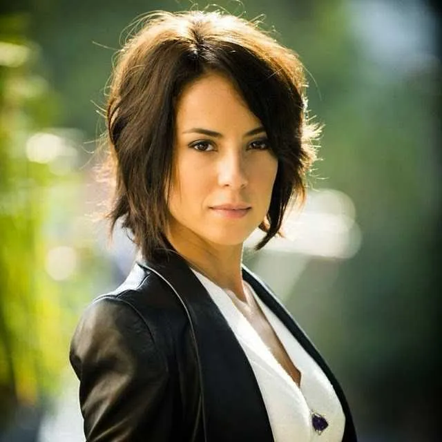 "Disputar homem não faz meu estilo", confessou Andreia Horta, sobre diferenças da sua personagem em 'Tempo de Amar'.