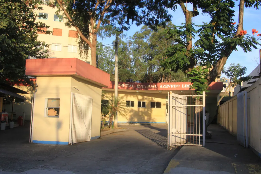 Vítima foi levada para o Hospital Azevedo Lima, no Fonseca