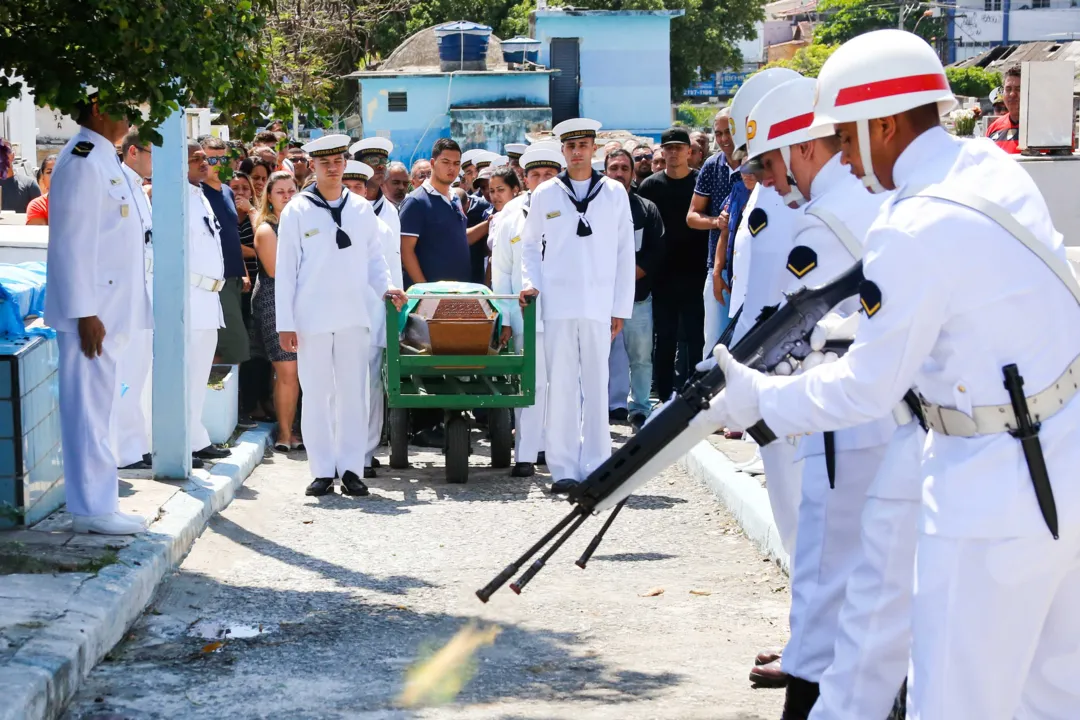  Marinheiro foi sepultado ontem no Cemitério de São Gonçalo