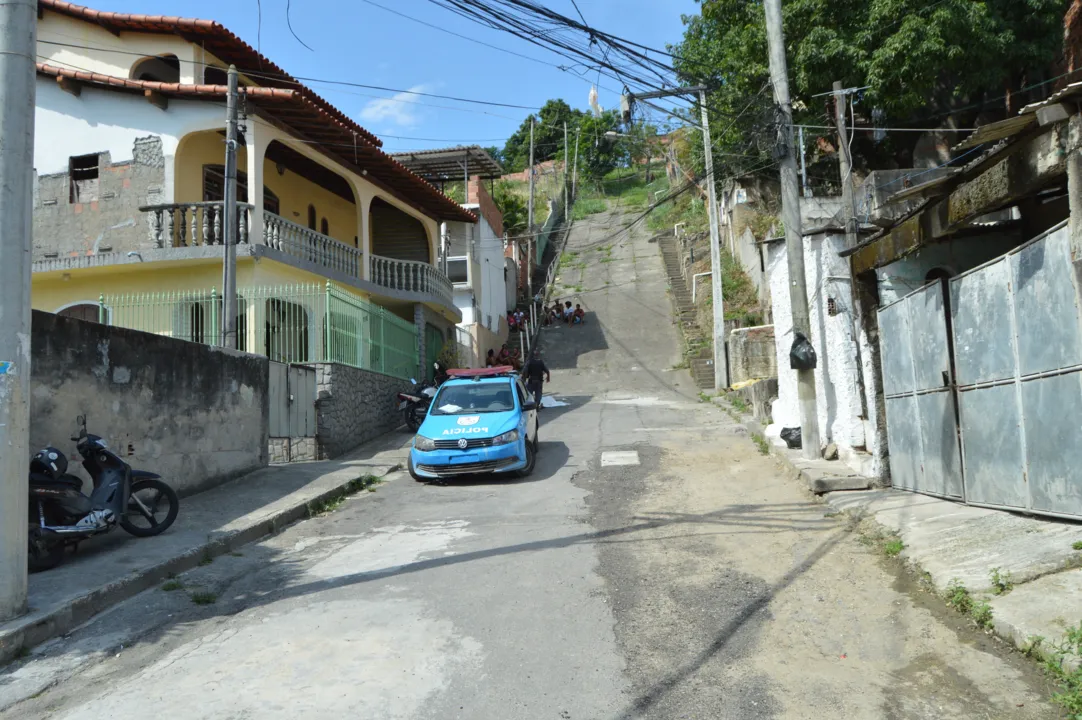 Homem foi executado perto de uma escadaria na Engenhoca