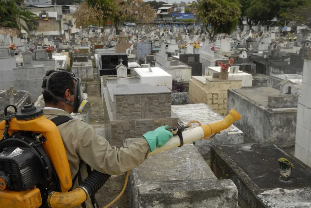Agentes começam atuação nos cemitérios nesta quarta-feira 