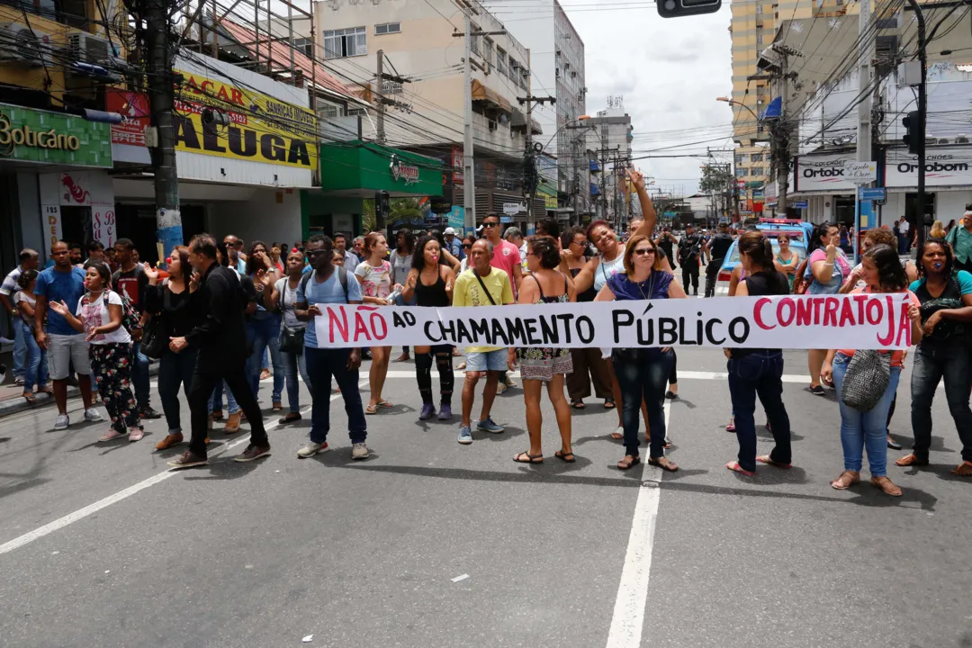 Manifestantes fecharam a Rua Feliciano Sodré por quatro horas