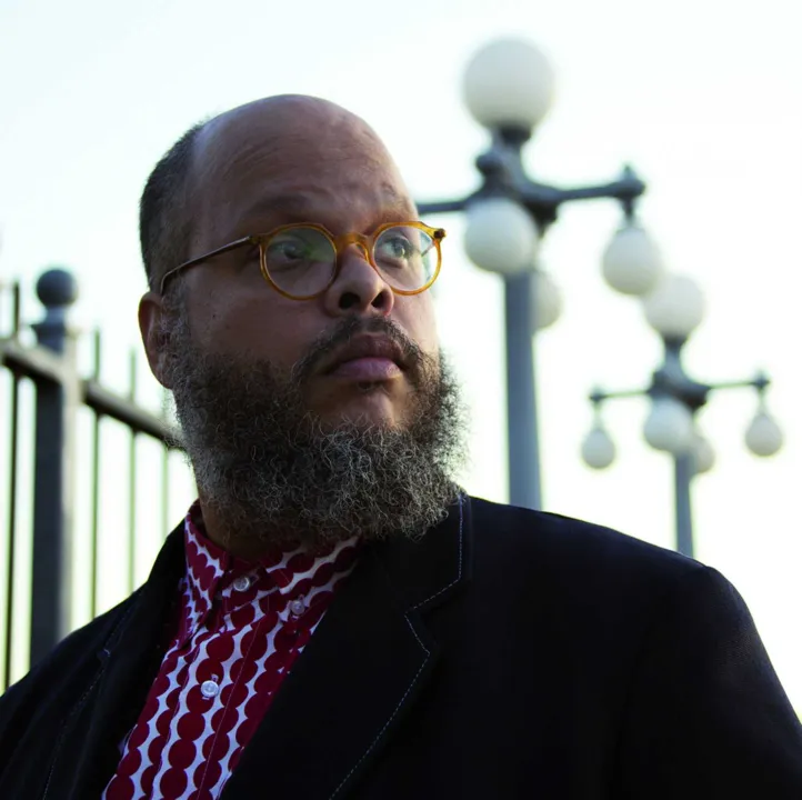 Eduardo Motta, o “Ed Motta”, é cantor, compositor, arranjador e multi-instrumentista