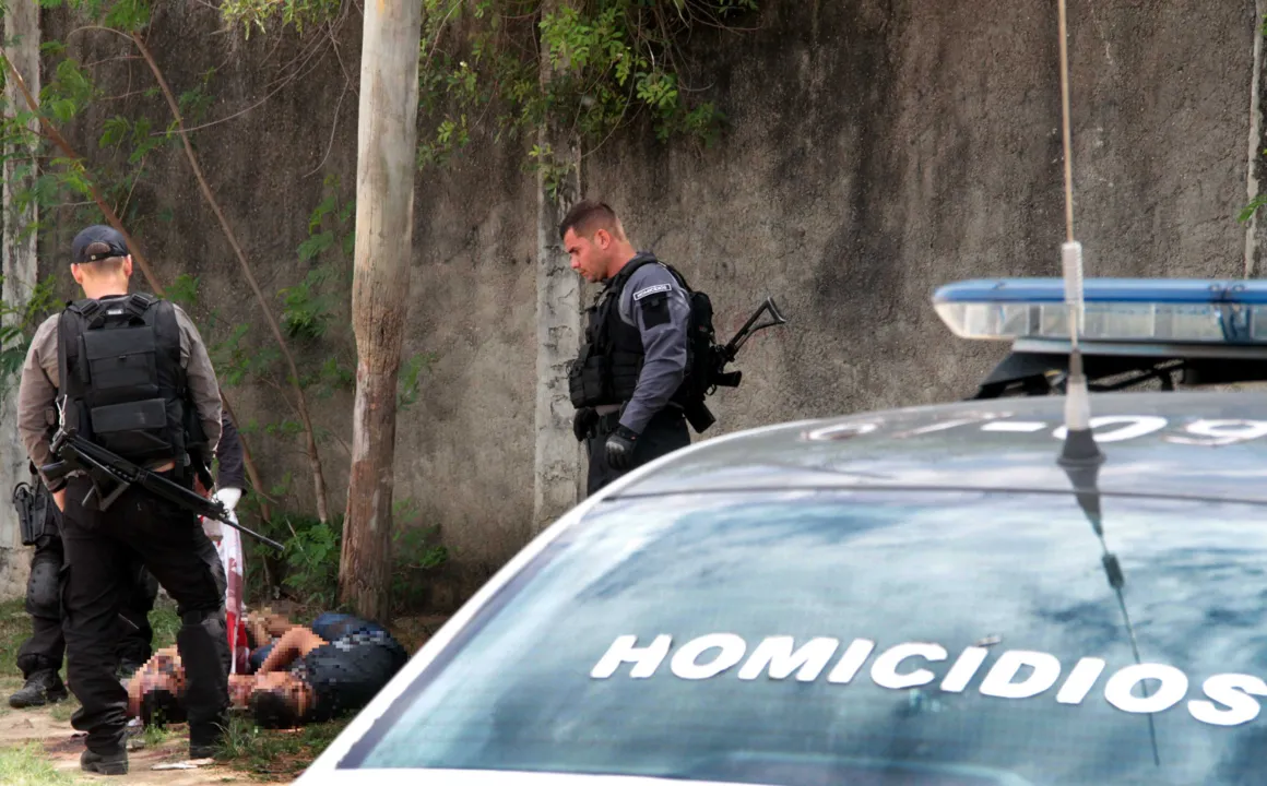 Os corpos foram encontrados no campo do Independente, na Estrada Nazario Machado