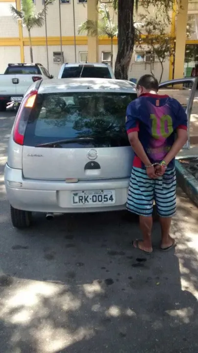 No veículo, policiais encontraram parte da carga roubada