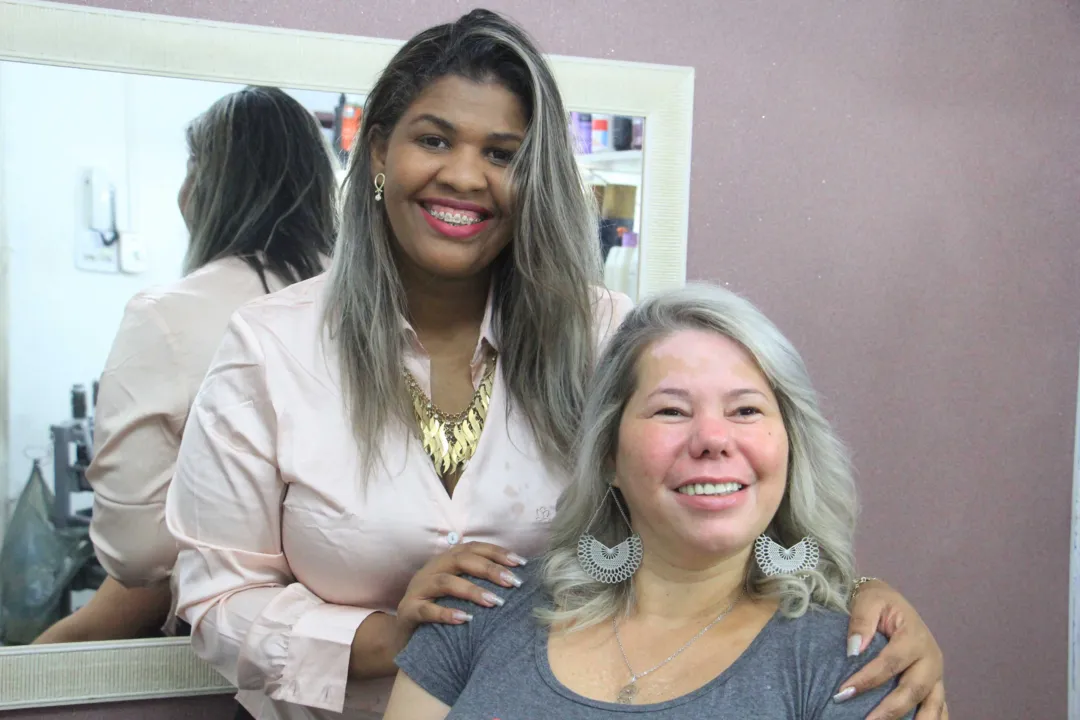 Luciana de Jesus foi escolhida a melhor cabeleireira do Brasil pela organização do 'Tesoura de Ouro'.
