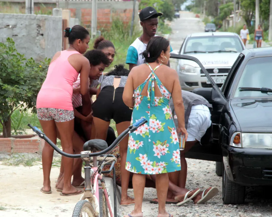 Os assassinos mataram os jovens enquanto dormiam