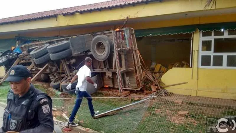 Cerca de 60 estudantes do Ensino Fundamental estavam nas salas atingidas pelo caminhão desgovernado na manhã de ontem