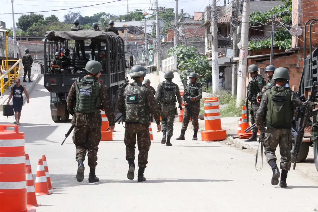 Ao longo do dia, as equipes percorreram ruas e recuperaram veículos roubados na região