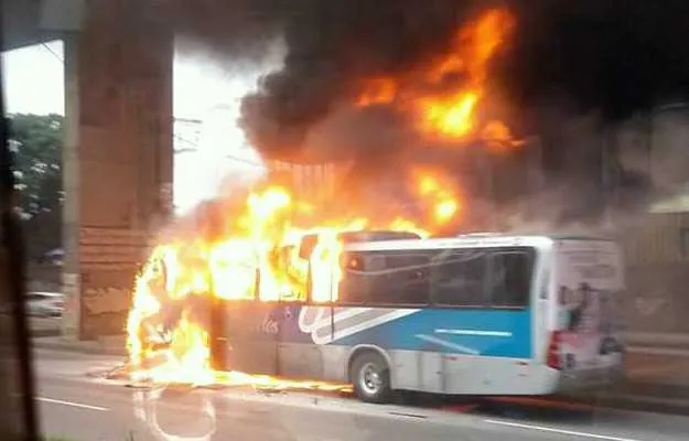 As causas do incêndio ainda não foram esclarecidas 