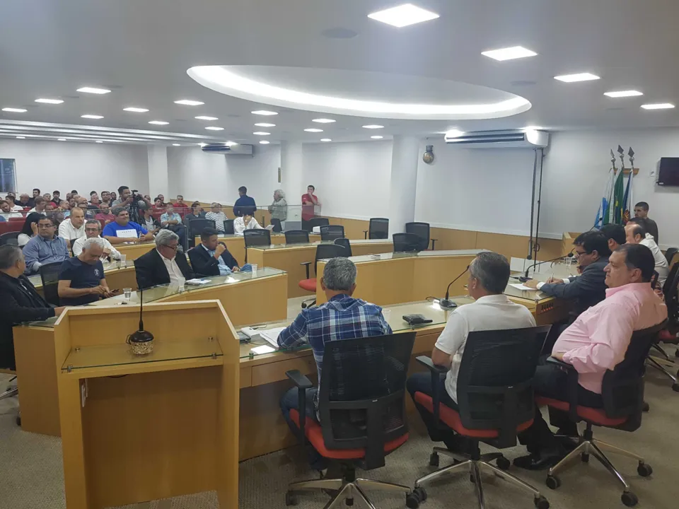 >> Taxistas fizeram reivindicações e pediram que o Poder Legislativo interceda junto ao Executivo