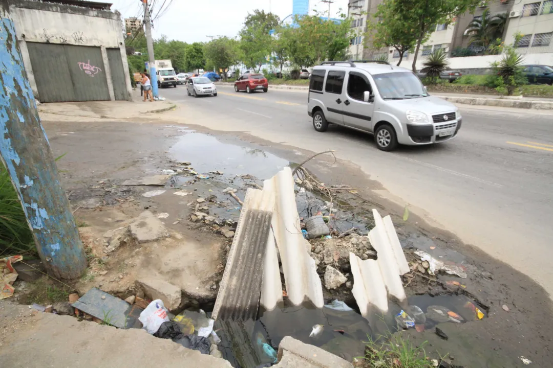 >> O problema na rua do Colubandê acontece há dois anos