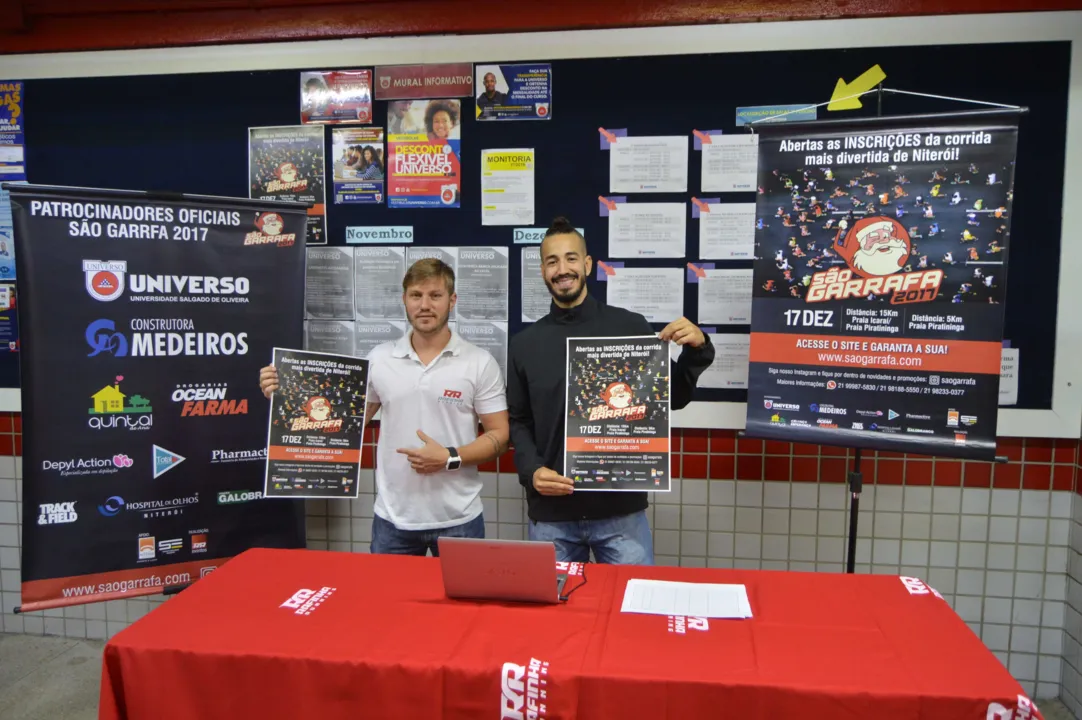 >> O professor Eduardo Vianna (à esq) é um dos organizadores do torneio patrocinado pela Universo