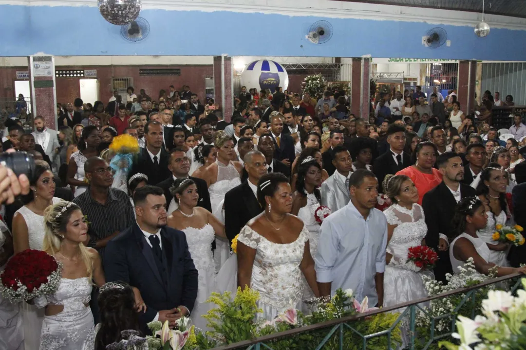 Imagem ilustrativa da imagem Prefeitura de São Gonçalo celebra casamento comunitário de 50 casais