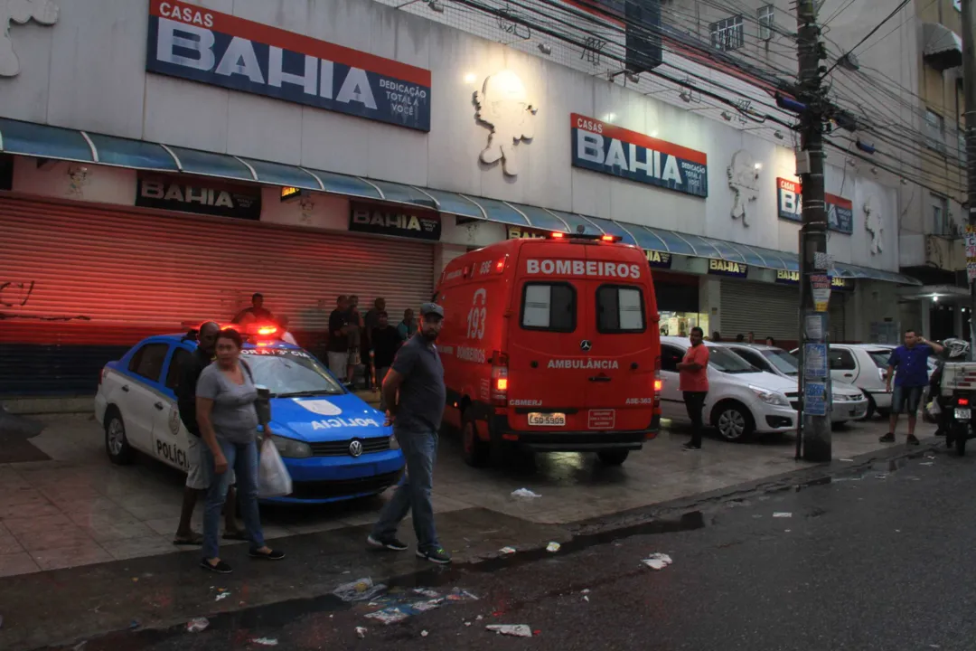 Segundo a polícia, com a dupla foram apreendidos um revólver calibre 38 e uma pistola 380.