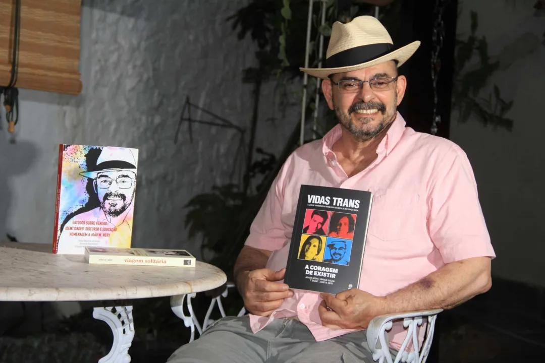 Trans masculino que inspirou personagem de novela luta contra câncer de pulmão e pretende escrever novo livro