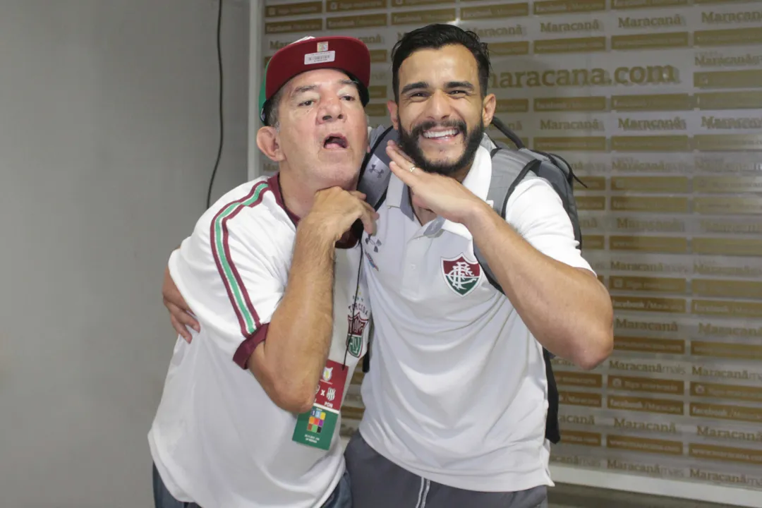 Artilheiro do Fluminense brincou com seu fã Cidinho durante o encontro no maior palco do futebol
