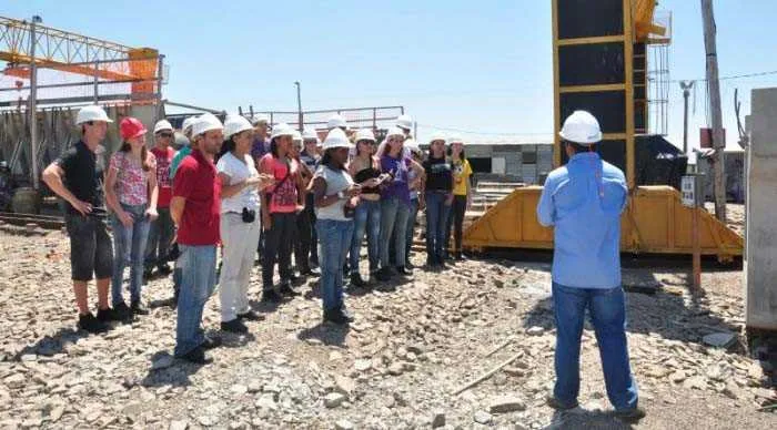  >> Entre os cursos com vagas estão Edificações e Logística