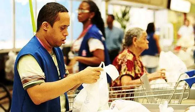 Empregos mais de 300 vagas.