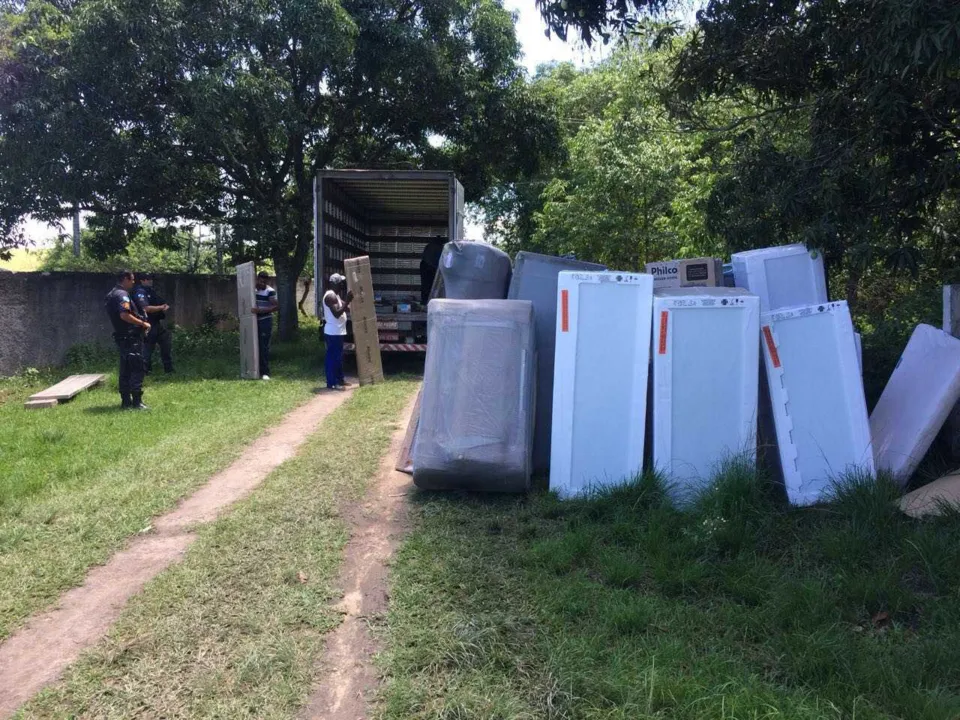 >> Policiais encontraram eletrodomésticos na Morada do Sol