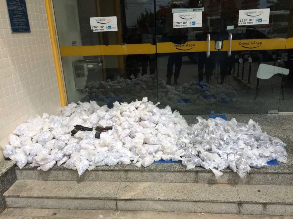 Imagem ilustrativa da imagem Polícia apreende meio milhão de reais em drogas em Cabo Frio