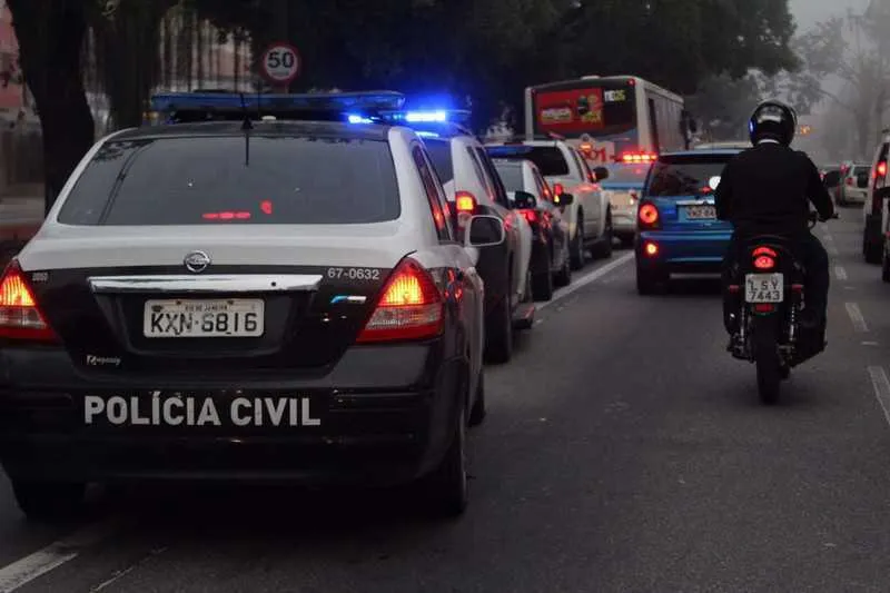 Investigações da polícia apontam uma relação criminosa entre clubes e torcidas organizadas.