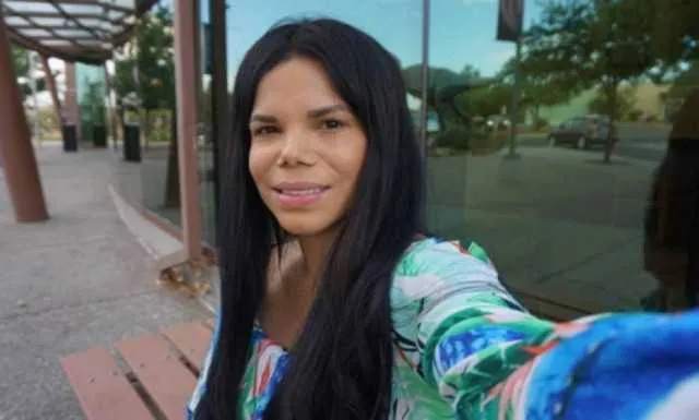 Day McCarthy ataca novamente-

Após fazer comentários racistas envolvendo Titi, a filha de Bruno Gagliasso e Giovanna Ewbank, a socialite Day McCarthy atacou novamente. Dessa vez, o alvo do discurso de ódio pregado pela ex-garota de programa é o público evangélico. Em um vídeo polêmico Day McCarthy aparece lendo um trecho do Salmo 91 e, em seguida, retira um isqueiro de sutiã e coloca fogo na escritura. Além disso, a socialite proferiu diversas ofensas e xingamentos contra o público protestante. "Crente m#rd@, crente lixo, queima no inferno suas pestes, capeta", encerra.