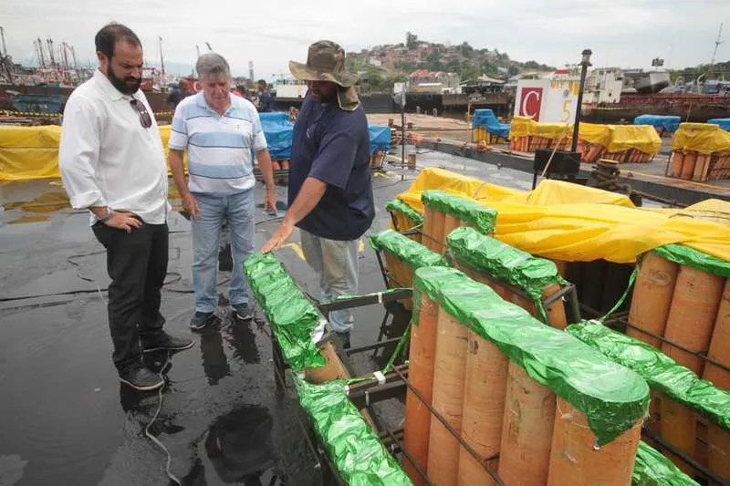 >> Autoridades da Prefeitura estiveram ontem na Ilha da Conceição para checar montagem dos fogos