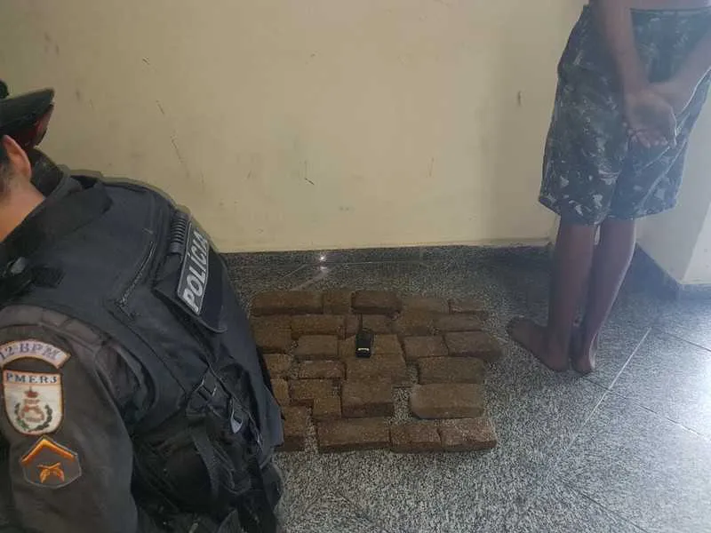 Na ação da polícia, um menor e um rádio foram apreendidos